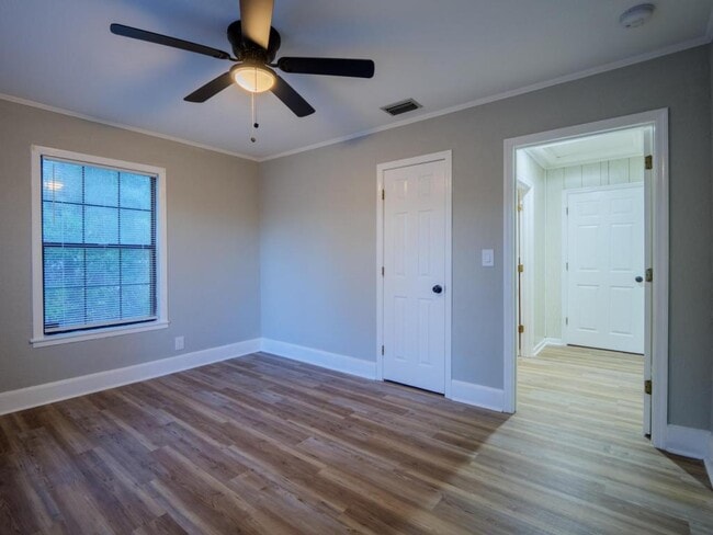 Building Photo - 804 Lakeland Ave