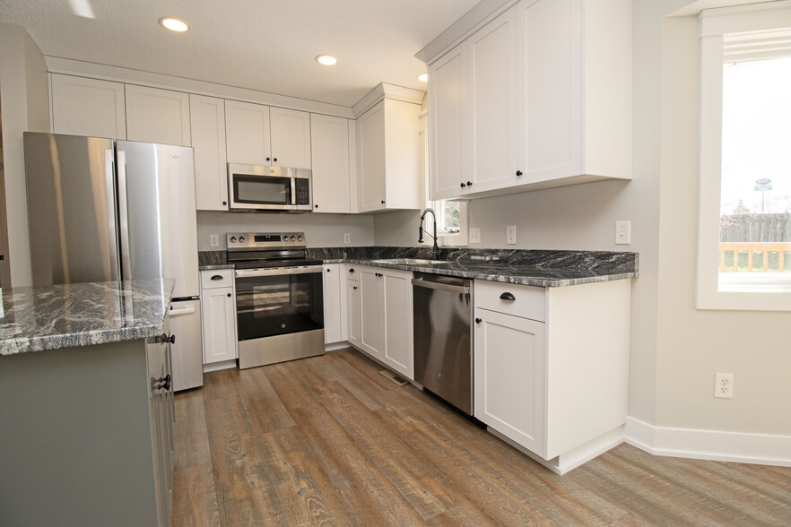 Building Photo - 6082 Kalland Cir NE