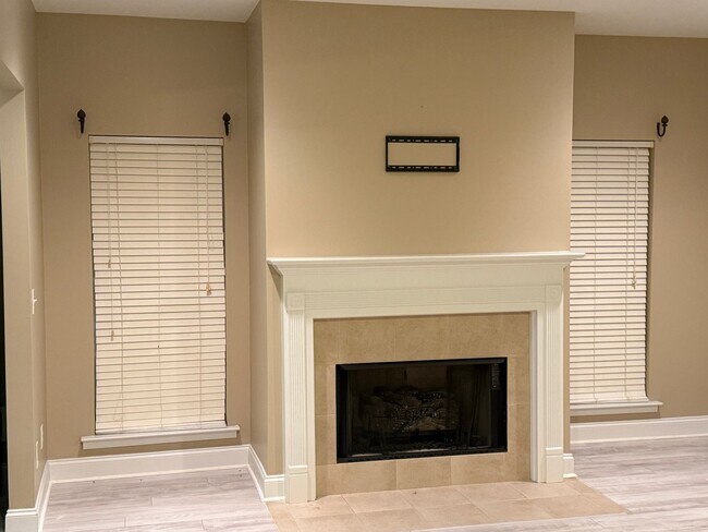Building Photo - Chelsea Park - One Level 2 Bedroom on a Cu...