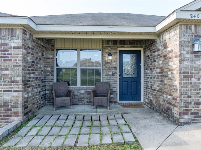Building Photo - 2409 Crestview Ln