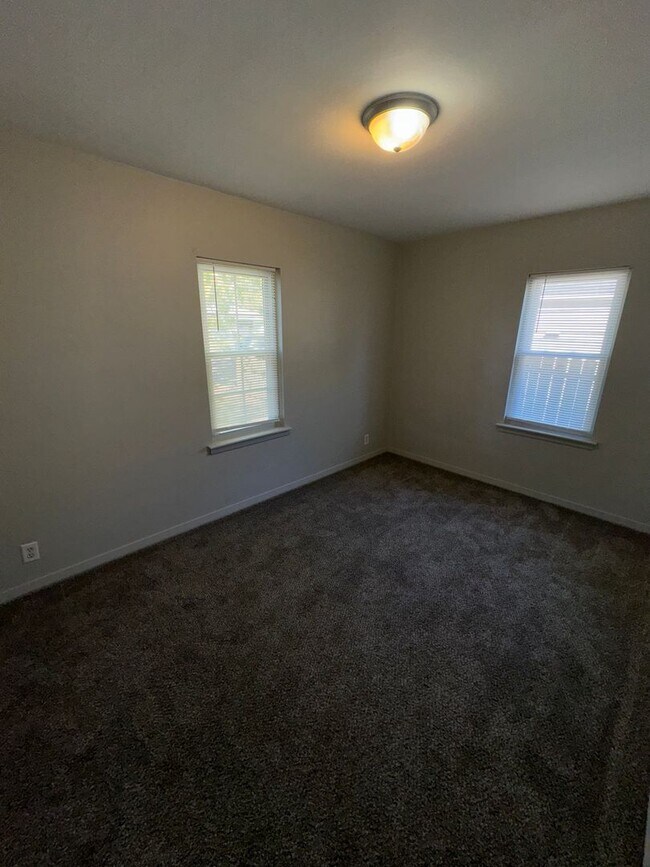 Building Photo - 1524 South St.James Blvd. Evansville, Indi...