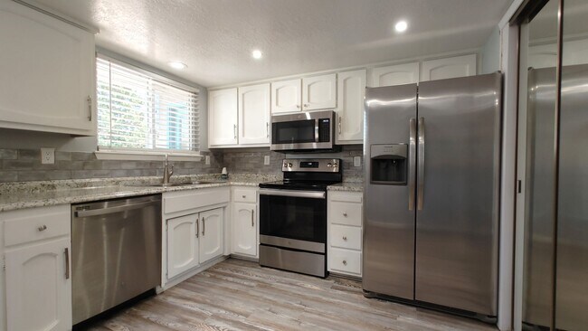Building Photo - Complete Remodel In Highly Desirable NE Heights