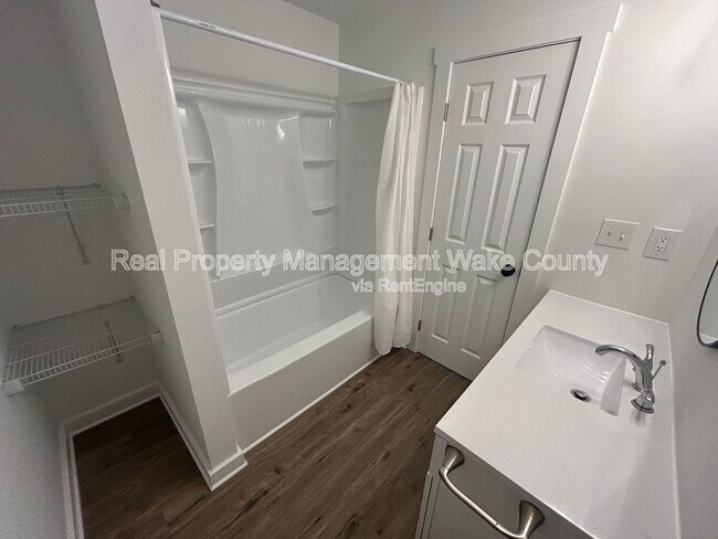 Building Photo - 2325 Quartz Ct