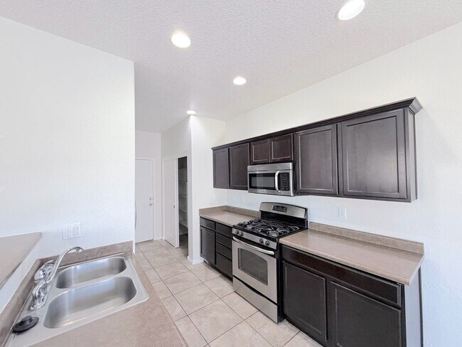 Building Photo - 8323 Groundsel Rd NW