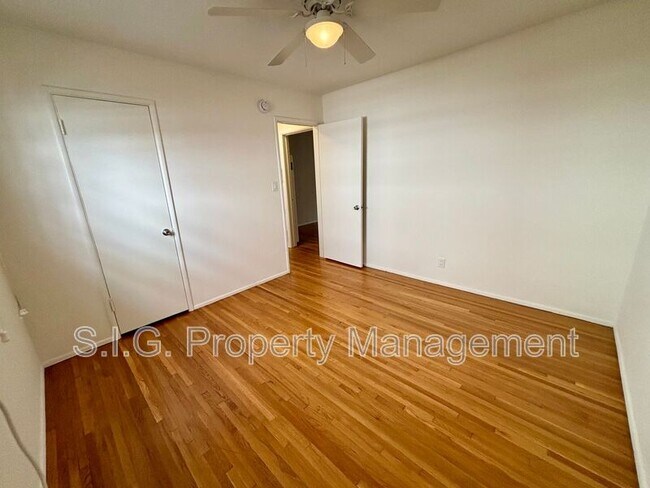 Building Photo - 1702 W Victory Blvd