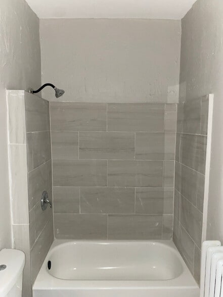 Building Photo - 445 Albany Ave