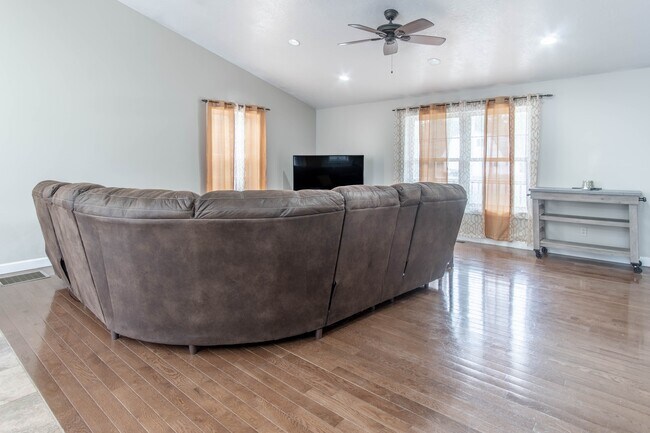 Building Photo - 29573 Maple St