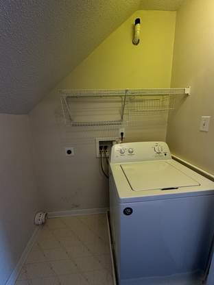 Building Photo - Great 4 Bedroom Home with Bonus Room In Country Club Estates-1112 Westmoreland Dr.