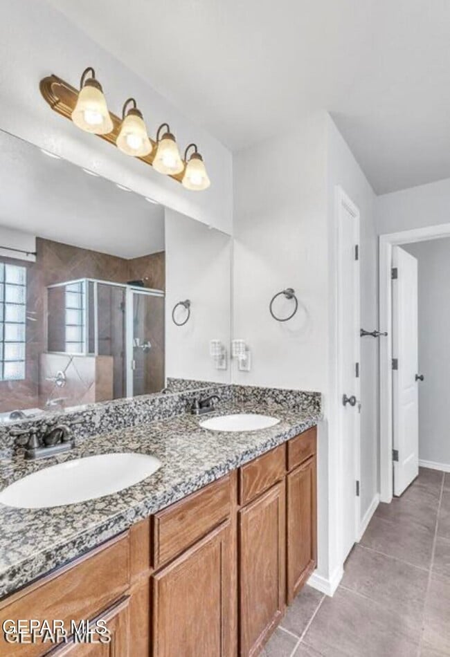 Building Photo - 12879 Hidden Grove Dr