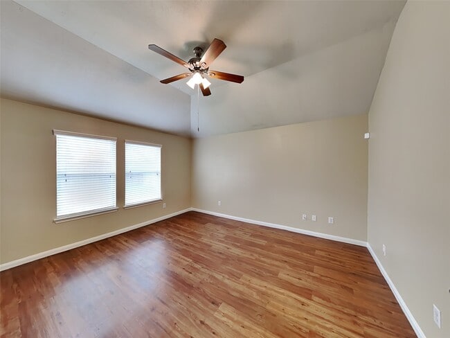 Building Photo - 3930 Hawthorn Glen Ct