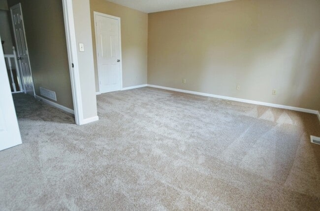 Building Photo - 1308 Poplar Pointe