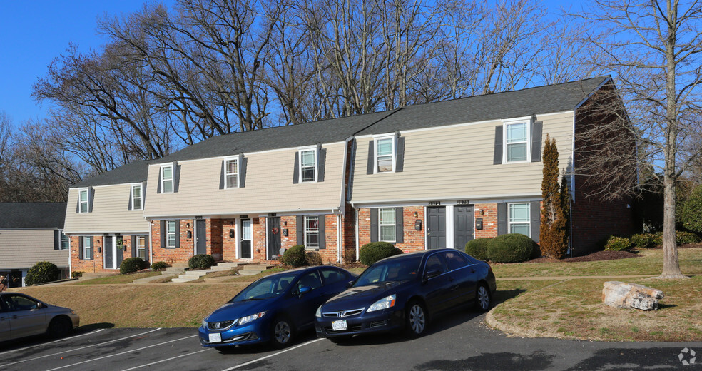 Building Photo - Townhouses Of Chesterfield