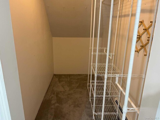 Building Photo - 8 James St