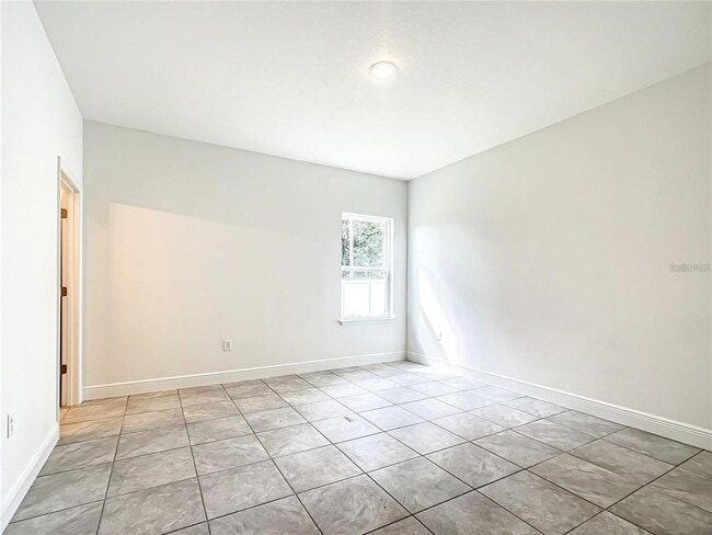 Building Photo - 406 Marion Oaks Trail