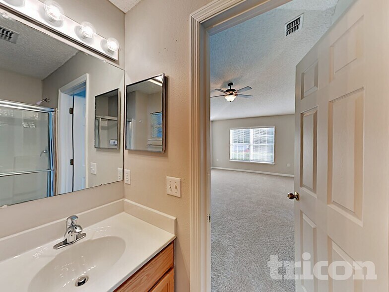 Building Photo - 13389 Dunbar St