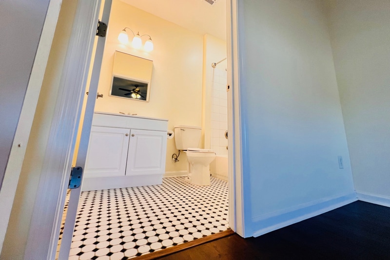 Building Photo - 1624 16th Ave S