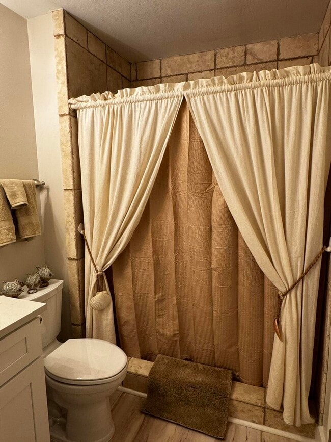 Building Photo - 634 Bayou Dr