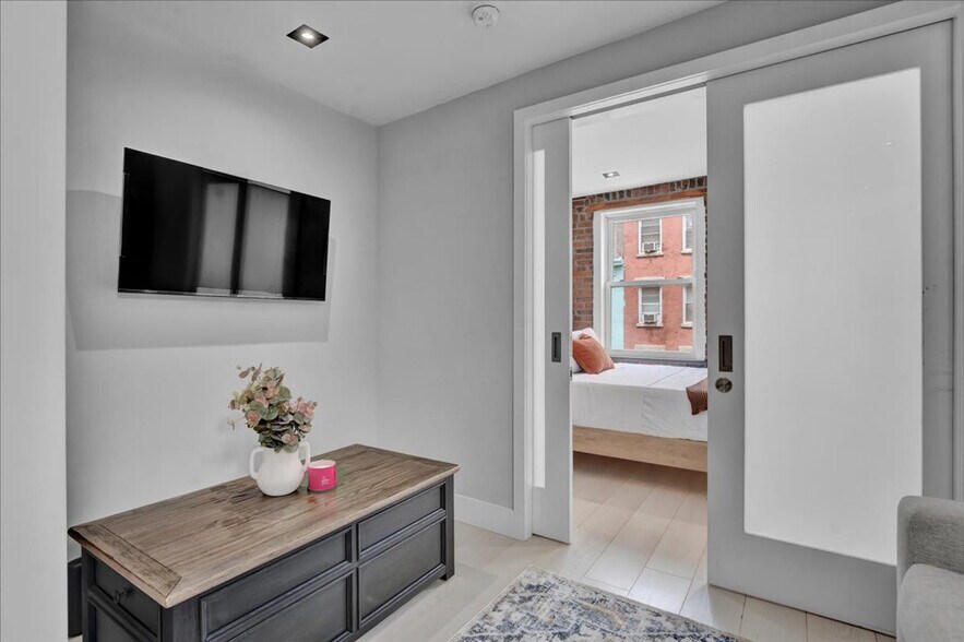 Building Photo - 120 Mulberry St