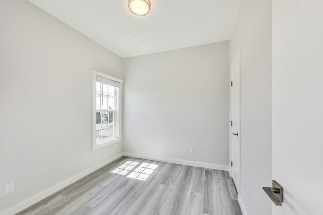 Building Photo - 1707 36th Ave
