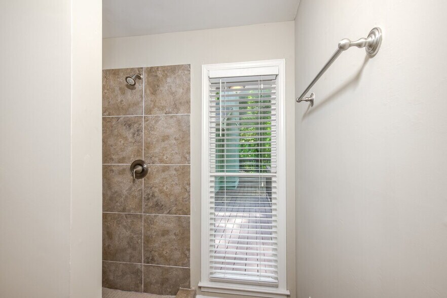 Building Photo - 4765 Banner Elk Dr