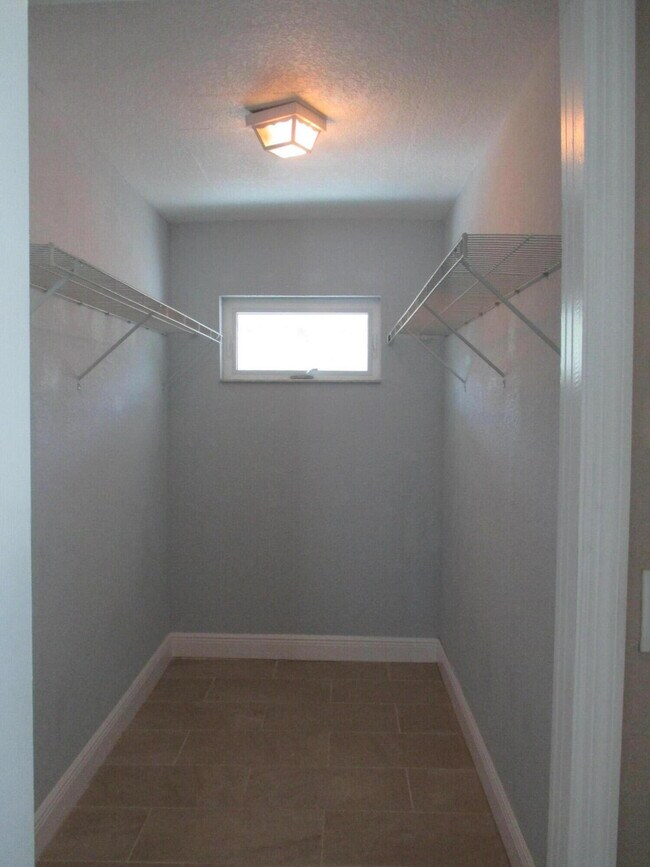 Building Photo - 4100 NE Indian River Dr