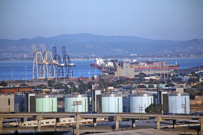 Building Photo - Spacious three-story 4BR/3BA single family home in Bernal Heights, Deck, View,W/D,Storage(637 Per...