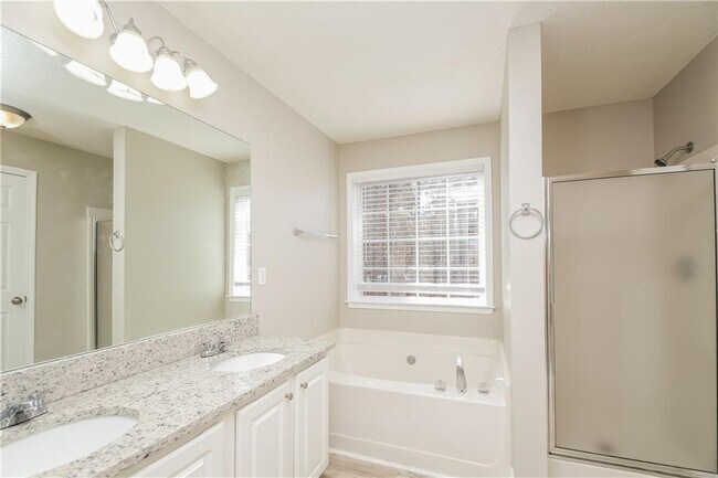 Building Photo - 105 Legend Creek Hollow
