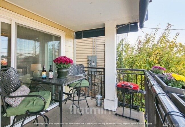 Building Photo - 8720 Phinney Ave N