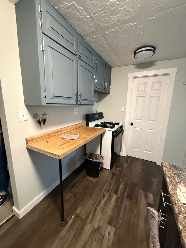 Building Photo - COMING SOON: Fully Furnished Home in Webb City! 2/2 includes ALL appliances, ALL utilities/pest c...