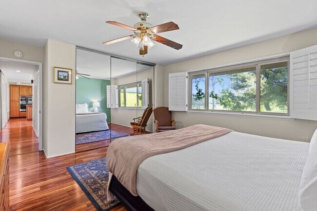 Building Photo - Sweeping Views! Rare and Peaceful 5-home e...