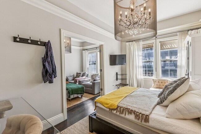 Building Photo - 690 Sutter St