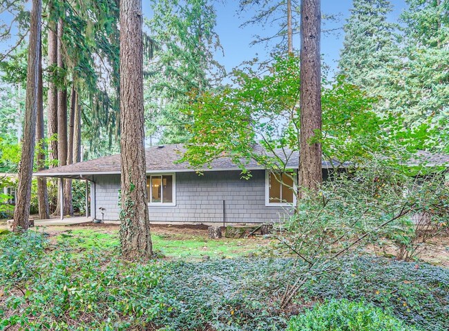 Building Photo - Lake Oswego Gem!!!  Single Level Ranch - N...