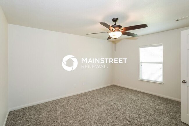 Building Photo - 4 Bedroom Pet-Friendly Home in NEWARK, TX with Main Street Renewal