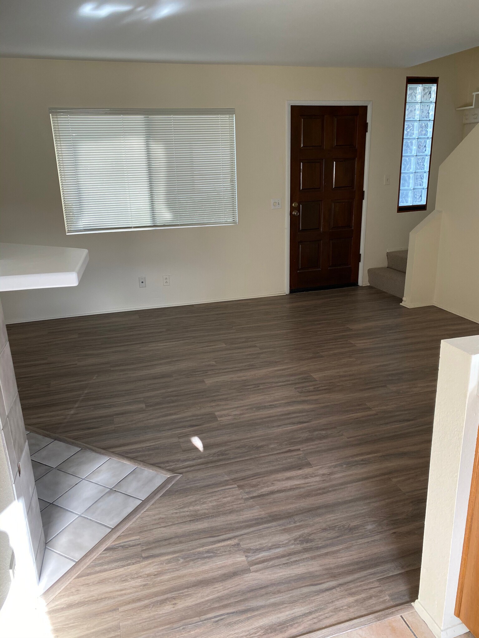 Living room flooring - 1209 Robinson Ave