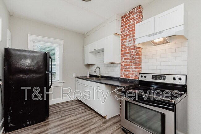 Building Photo - 1134 Lasalle St