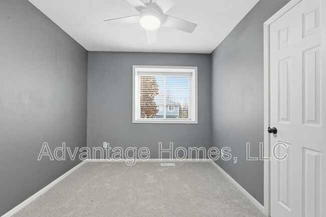 Building Photo - 11516 N Windsor Ave