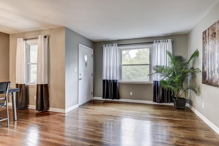 Building Photo - 2322 Cabin Hill Rd