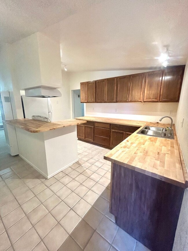 Building Photo - 5834 Ocotillo Ave