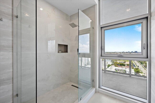 Building Photo - 220 Lake Shore Dr