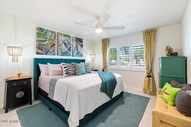 Building Photo - 10129 W Campana Dr