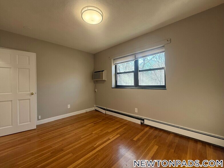 Building Photo - 264 Grove St