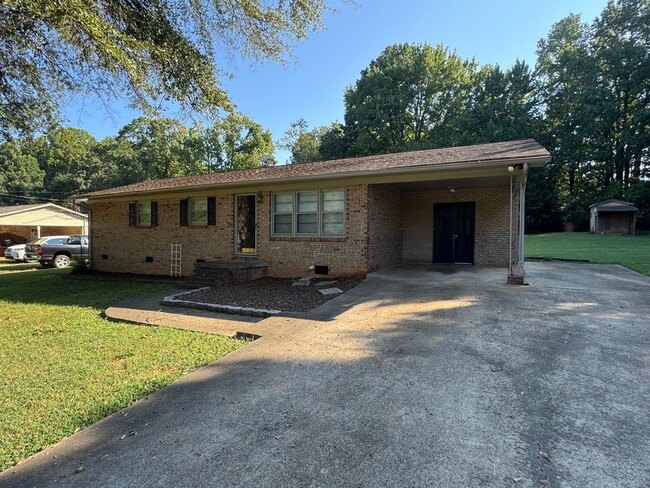 Building Photo - 1696 Crestland Dr