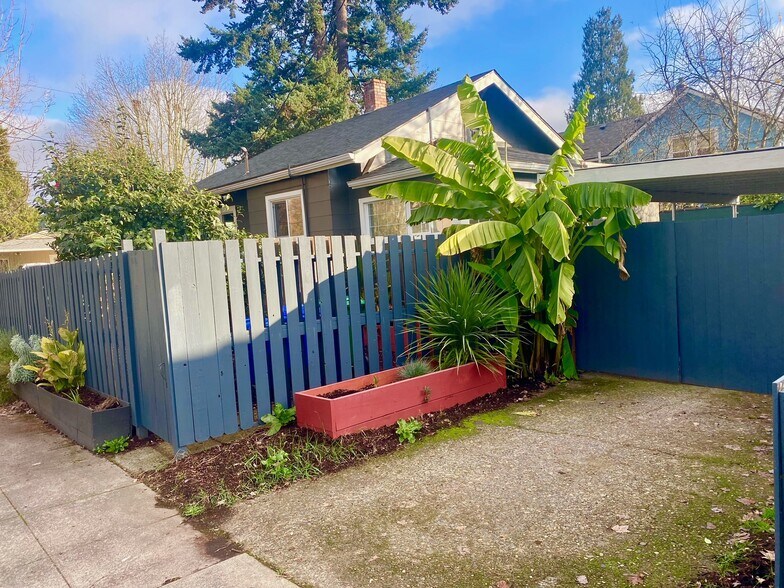 Building Photo - 8236 N Olympia St