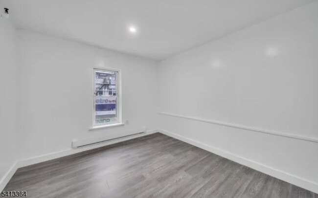 Building Photo - 275 Main St