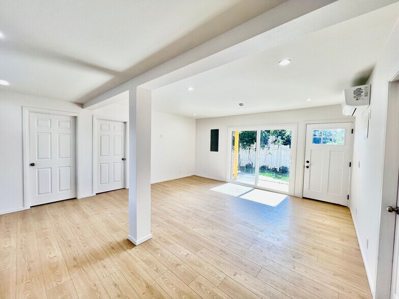 Building Photo - 3118 W 109th St