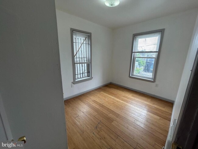 Building Photo - 541 E Westmoreland St