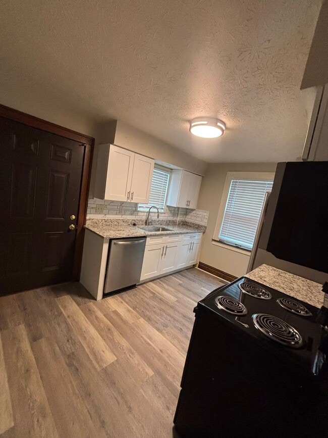 Building Photo - 361 E Northwood Ave