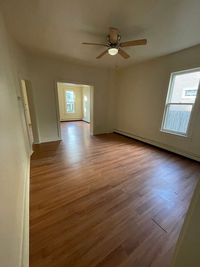 Building Photo - Fantastic 3 bedroom 1/2 Double in the Borough of Stroudsburg!