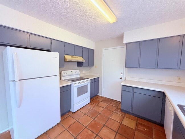 Building Photo - 9611 Blue Creek Ln