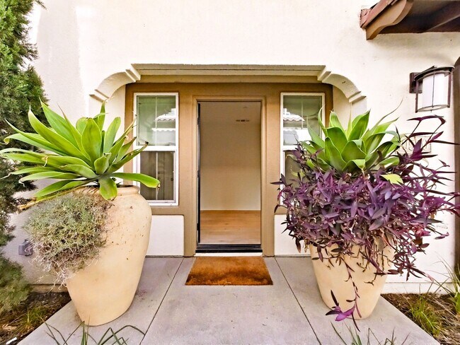 Building Photo - Los Alamitos Condo - 3 Bedroom / 2.5 Bathr...